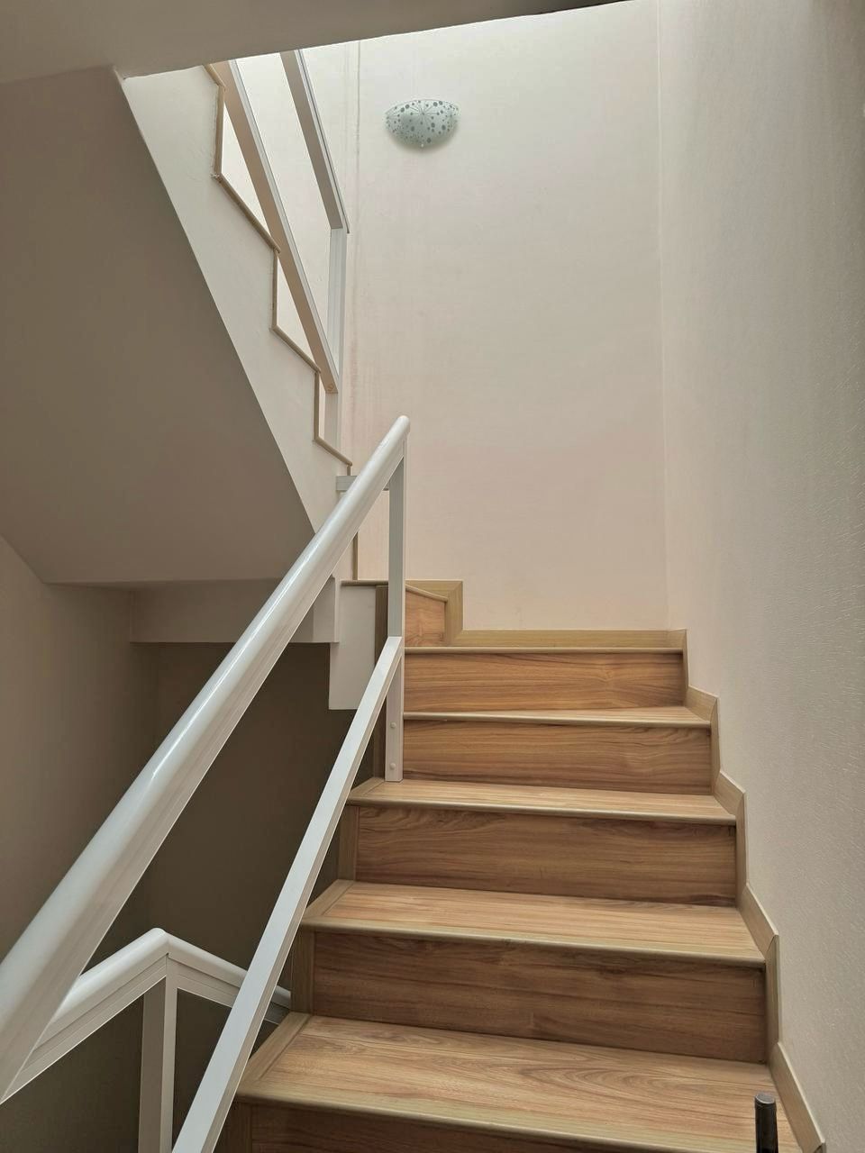 Escalera-acceso-segundo-piso