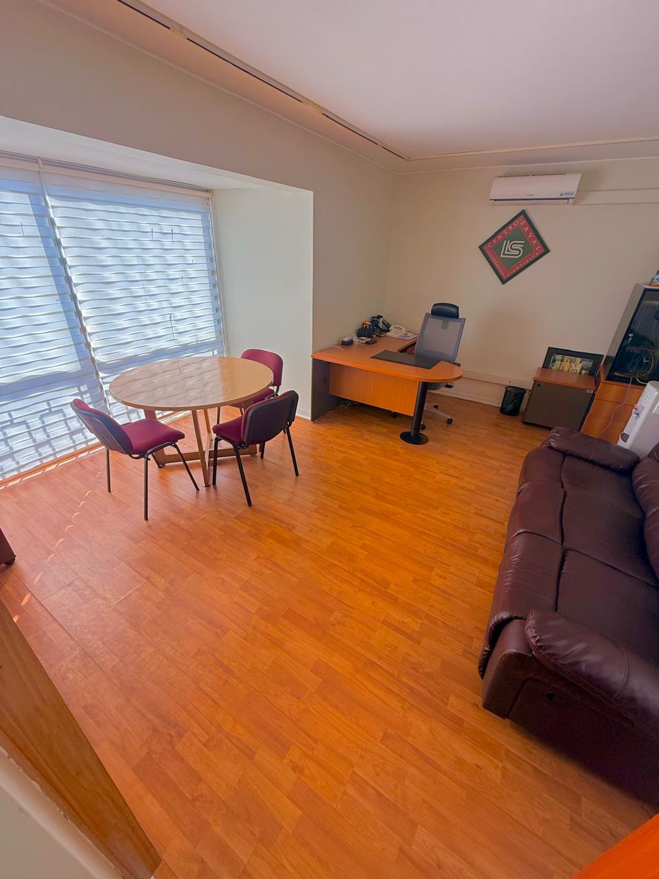 Sala-oficina-grande-vista-Av.-Brasil-1